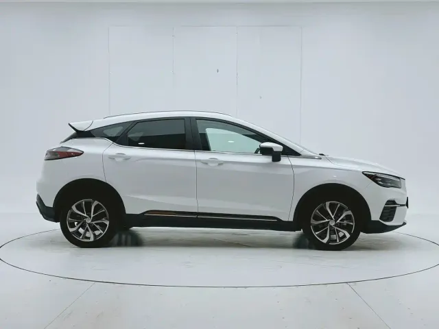 Geely Emgrand S — Фото автомобиля 9
