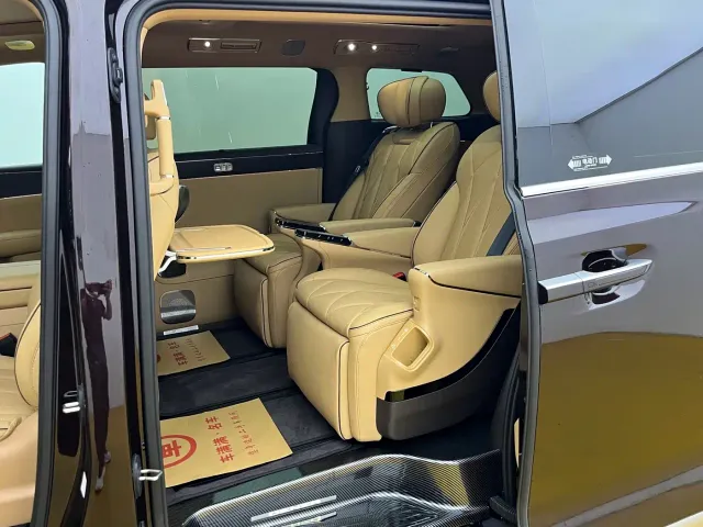 Denza D9 — Фото автомобиля 6