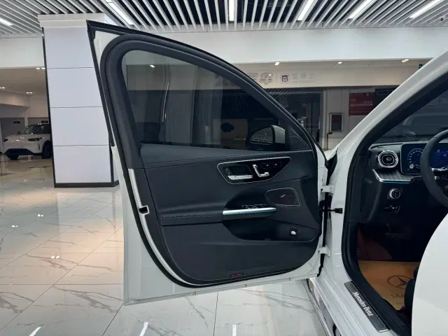 Mercedes-Benz C-Class — Фото автомобиля 9