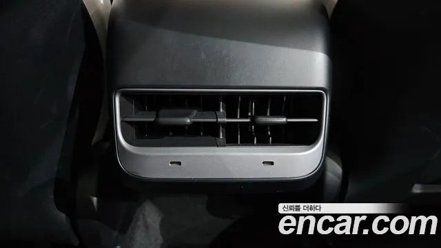 Tesla Model Y — Фото автомобиля 30