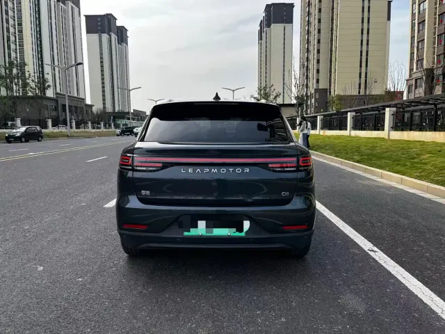 Leapmotor C11 — Фото автомобиля 8