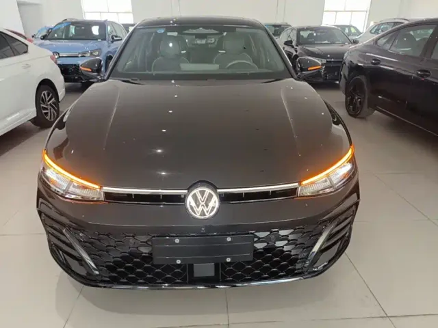 Volkswagen Passat — Фото автомобиля 2