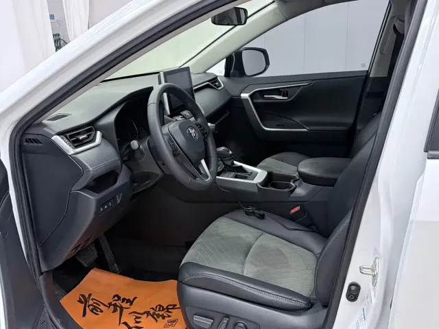 Toyota RAV4 — Фото автомобиля 8