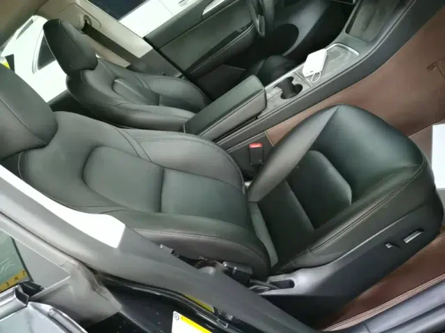 Tesla Model Y — Фото автомобиля 24