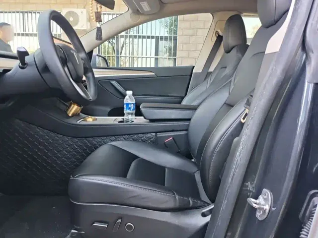 Tesla Model Y — Фото автомобиля 7