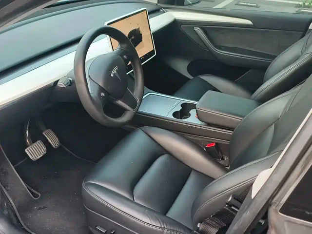 Tesla Model Y — Фото автомобиля 8