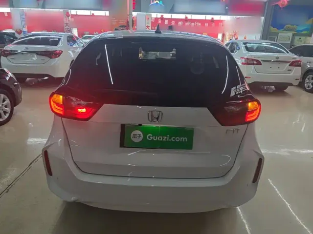 Honda Fit — Фото автомобиля 5