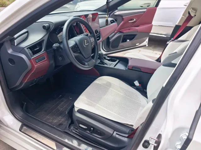 Lexus ES — Фото автомобиля 16