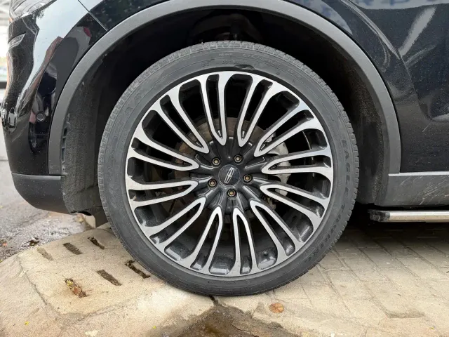Lincoln Aviator — Фото автомобиля 18