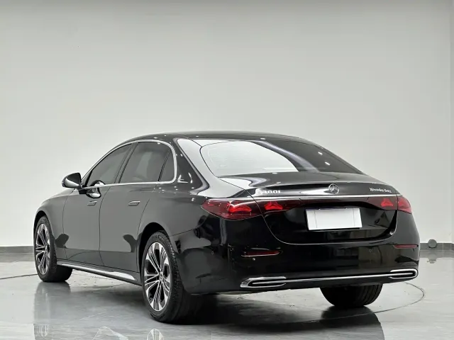 Mercedes-Benz E-Class — Фото автомобиля 6