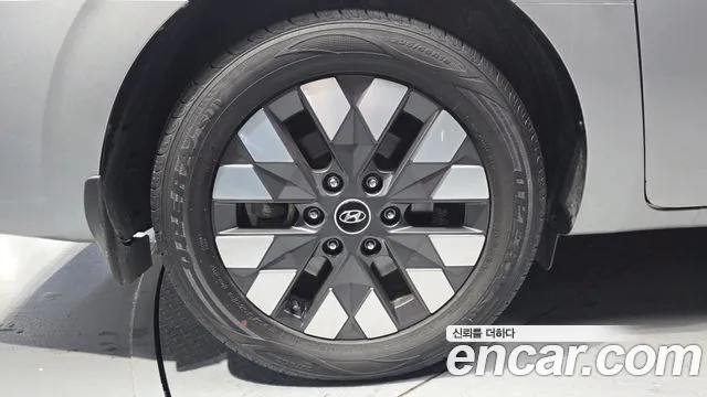 Hyundai Staria Staria 4WD Lounge 9 мест — Фото автомобиля 5