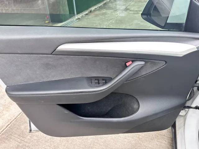 Tesla Model Y — Фото автомобиля 10
