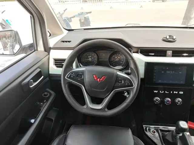 Wuling Zhengcheng — Фото автомобиля 10