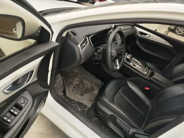 Roewe i6 MAX EV — Фото автомобиля 15