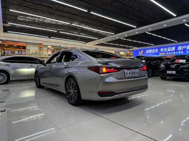 Lexus ES — Фото автомобиля 6
