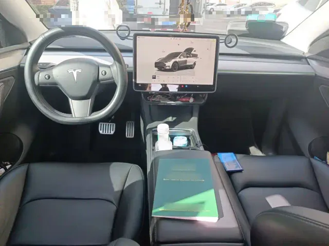 Tesla Model Y — Фото автомобиля 5