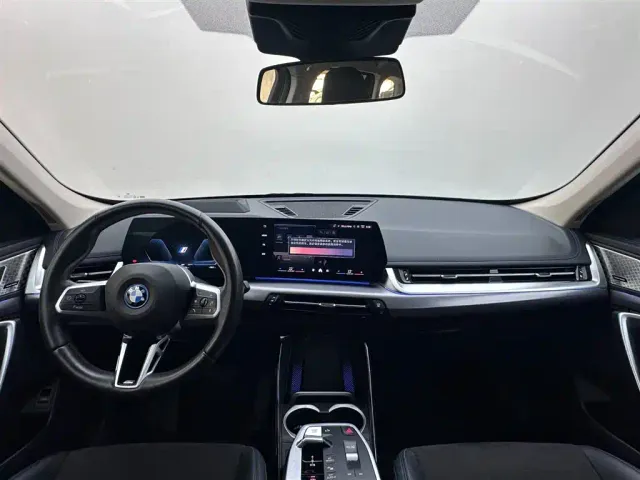 BMW iX1 — Фото автомобиля 7