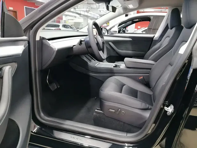 Tesla Model Y — Фото автомобиля 6