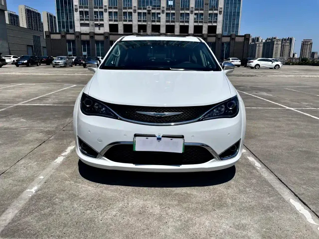 Chrysler Grand Caravan PHEV — Фото автомобиля 4