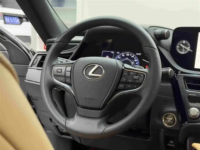 Lexus ES — Фото автомобиля 13
