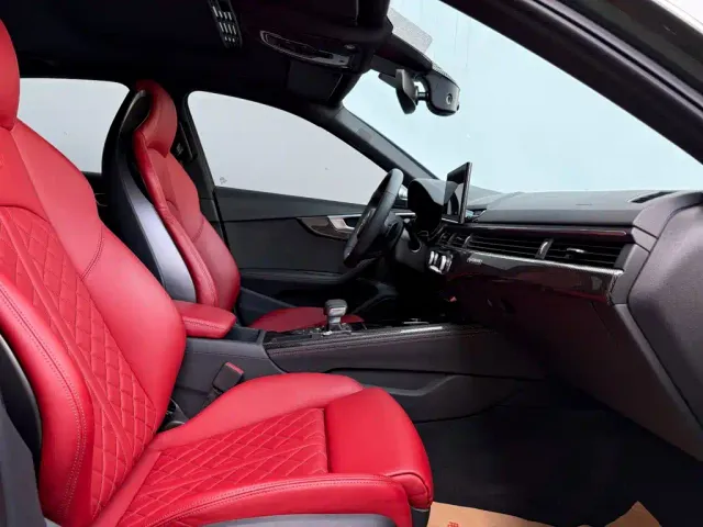 Audi S4 — Фото автомобиля 9