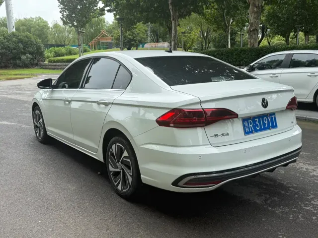 Volkswagen Bora — Фото автомобиля 8
