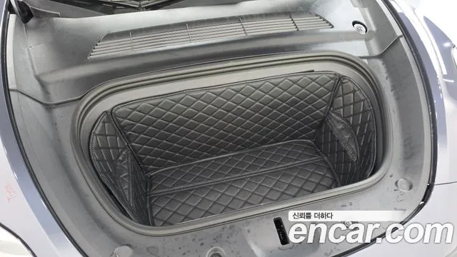 Tesla Model Y — Фото автомобиля 9