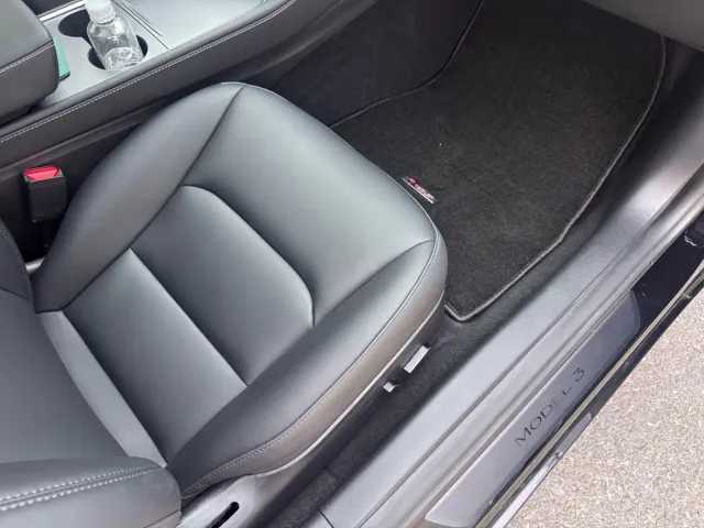 Tesla Model 3 — Фото автомобиля 17
