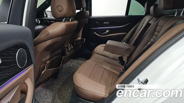 Mercedes-Benz E-Class — Фото автомобиля 8