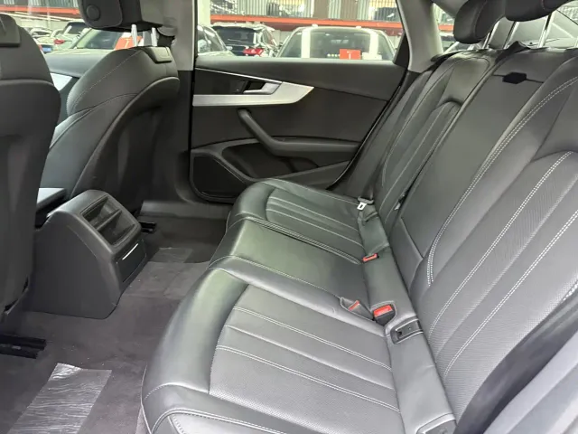 Audi A4L — Фото автомобиля 16