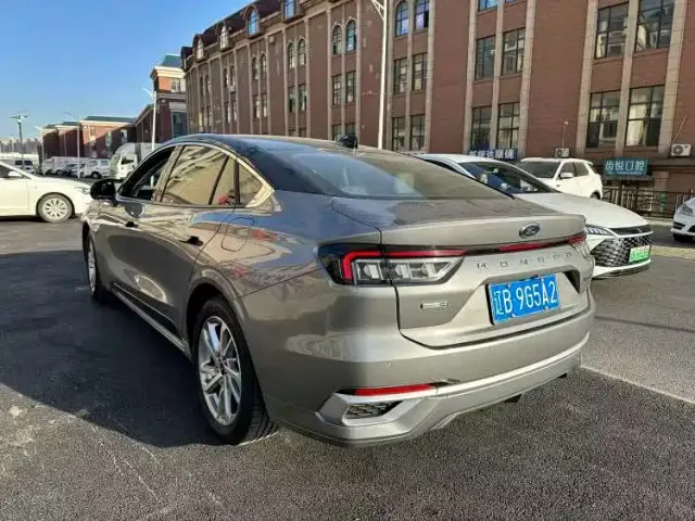 Ford Mondeo — Фото автомобиля 6