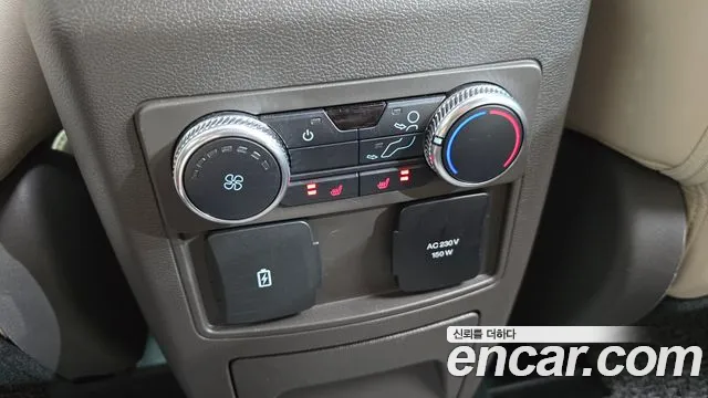 Ford Explorer Explorer 6 поколение 3.0 Platinum 4WD — Фото автомобиля 29