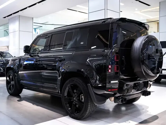 Land Rover Defender — Фото автомобиля 8