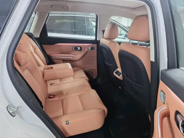 Leapmotor C10 — Фото автомобиля 6