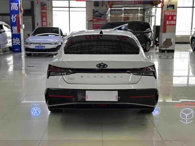 Hyundai Elantra — Фото автомобиля 9