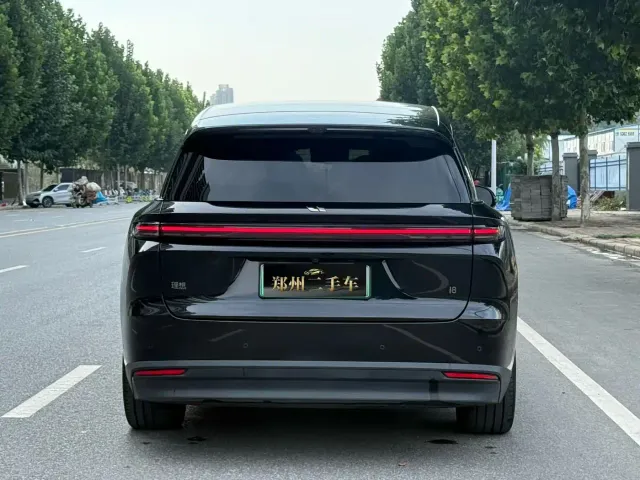 Li Auto i8 — Фото автомобиля 19