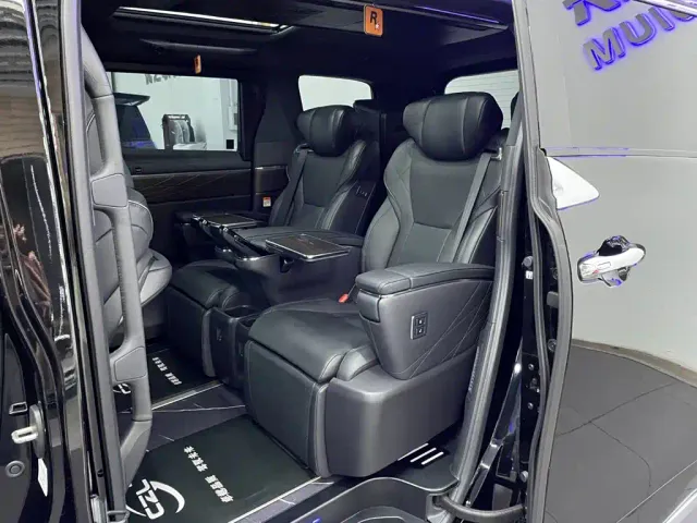 Toyota Vellfire — Фото автомобиля 9