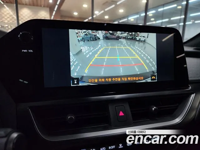 Lexus UX UX300h — Фото автомобиля 16