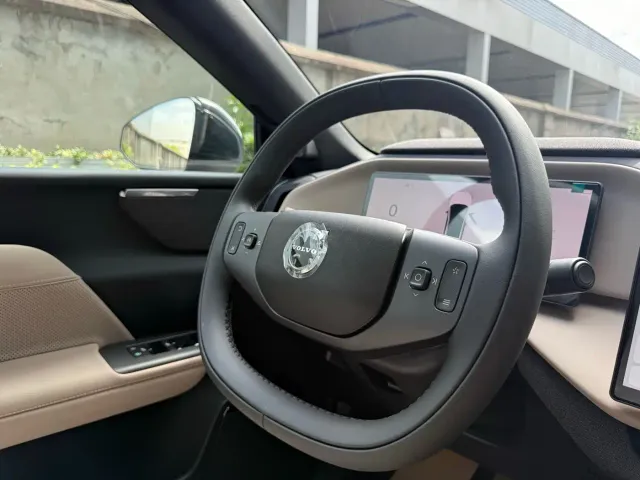 Volvo XC70 Plug-in Hybrid — Фото автомобиля 13