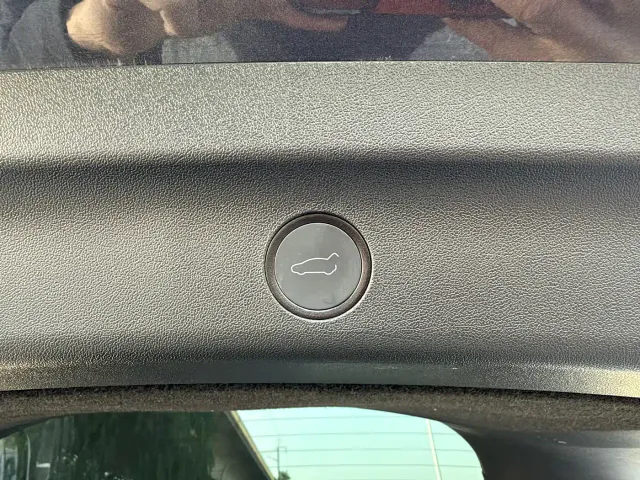 Tesla Model Y — Фото автомобиля 21