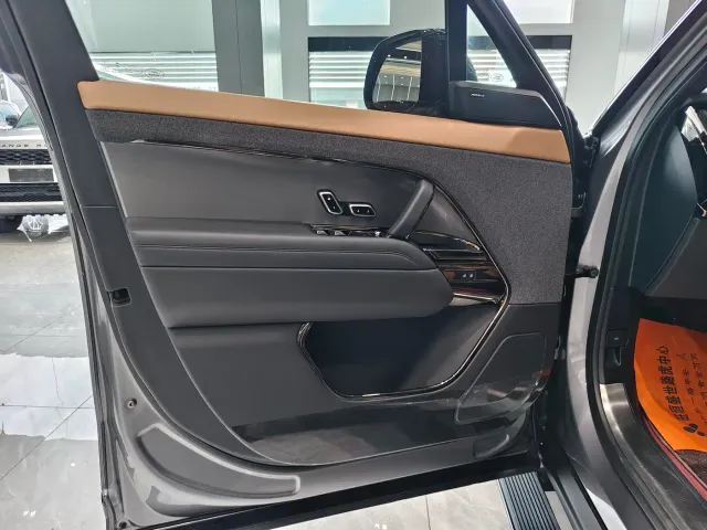 Land Rover Range Rover Sport — Фото автомобиля 8