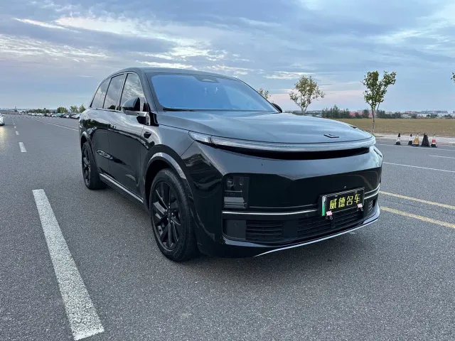 Li Auto L8 — Фото автомобиля 3