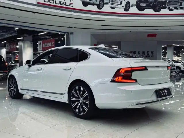 Volvo S90 — Фото автомобиля 6