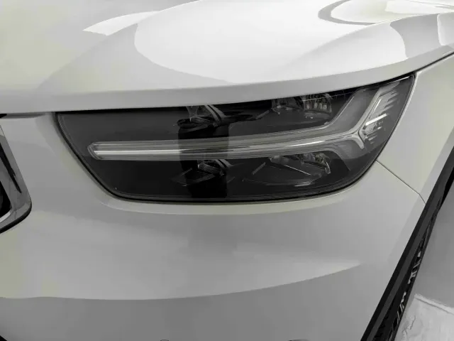 Volvo XC40 — Фото автомобиля 11