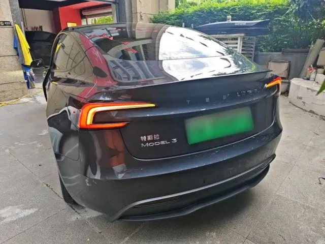 Tesla Model 3 — Фото автомобиля 5