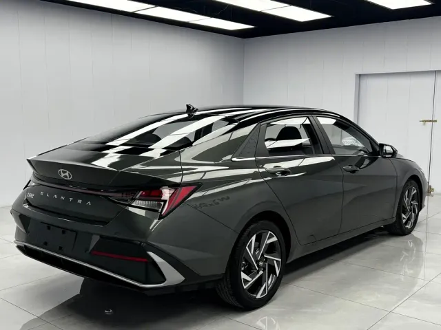Hyundai Elantra — Фото автомобиля 4