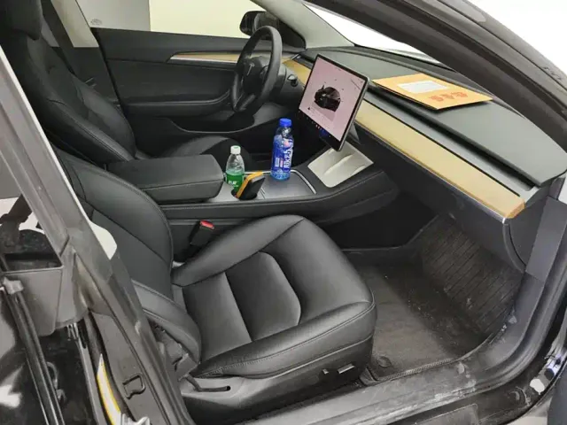 Tesla Model 3 — Фото автомобиля 8
