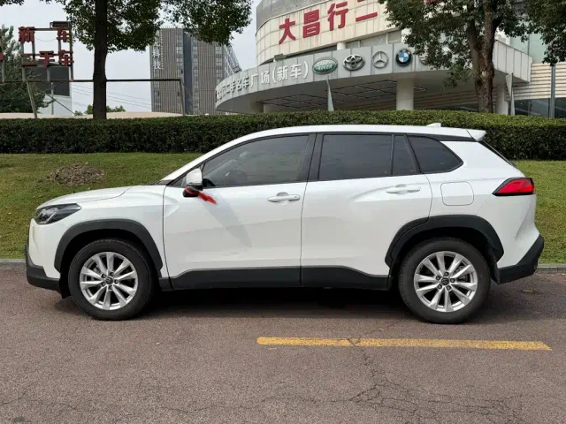 Toyota Corolla Cross — Фото автомобиля 3