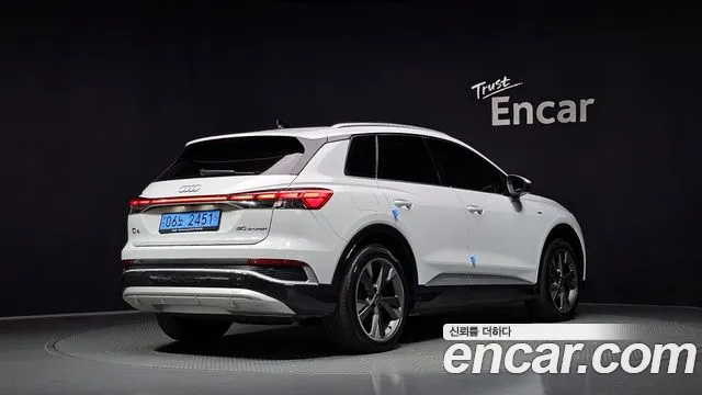 Audi Q4 e-tron F4 — Фото автомобиля 2