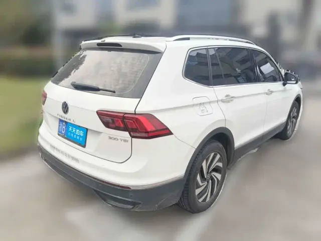 Volkswagen Tiguan L — Фото автомобиля 5